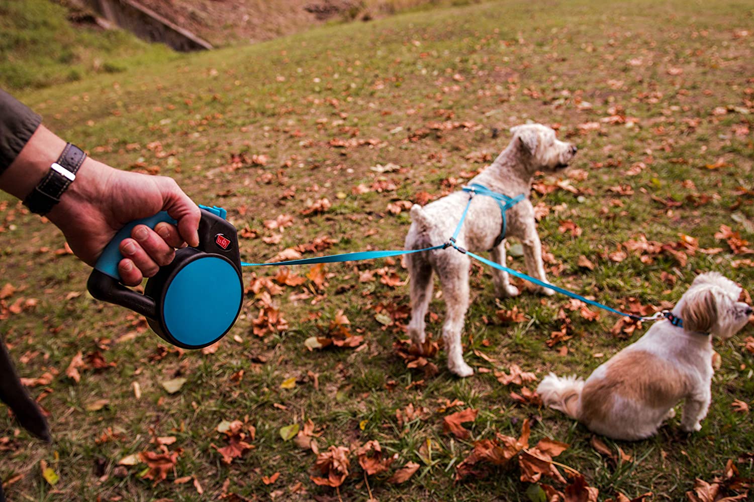 2 Dog Retractable Leash 14 or 18 ft Distance with Coupler - onlinemegasale.com