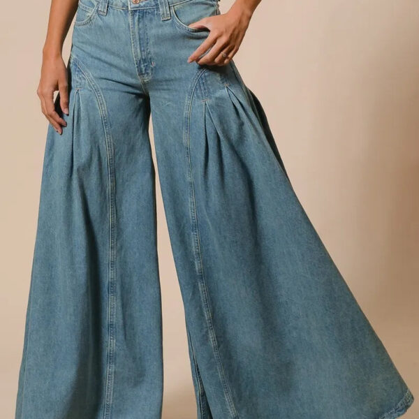 Pleated Detail Wide Jeans