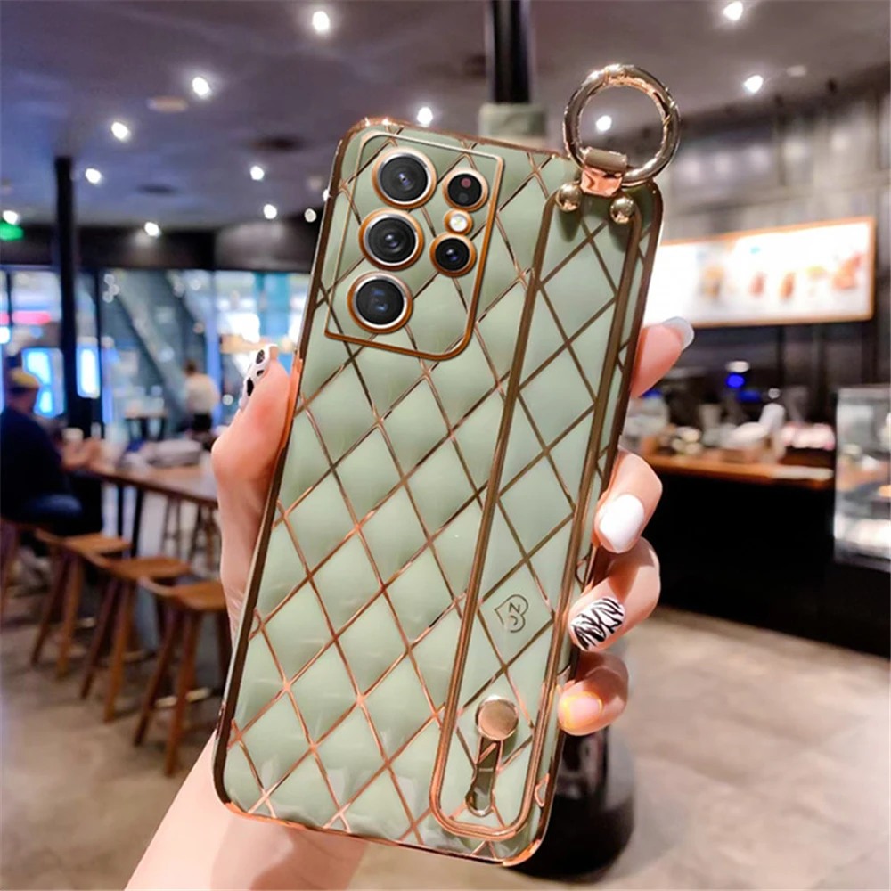 Luxury Gold Plating Wristband Case For Samsung S22 - onlinemegasale.com