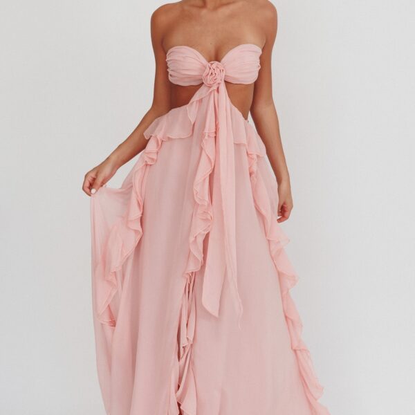 Ebba - Long dress with ruffles and slits