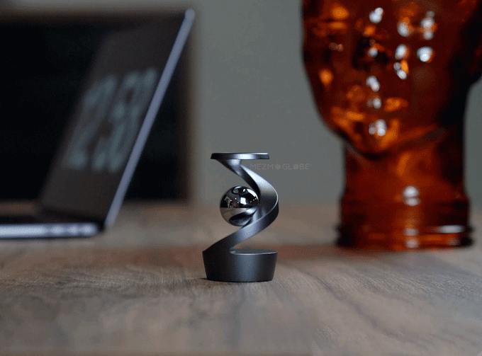 Gravity Defying Kinetic Desk Toy - onlinemegasale.com