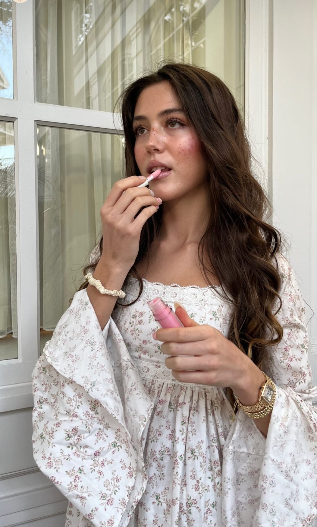 Moira - short flirty dress with floral print - onlinemegasale.com