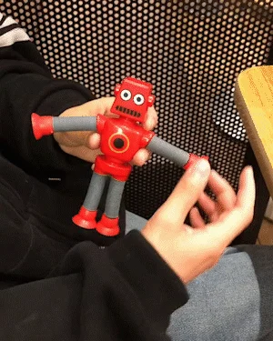 Telescopic Suction Cup Giraffe/Robot Toy - onlinemegasale.com