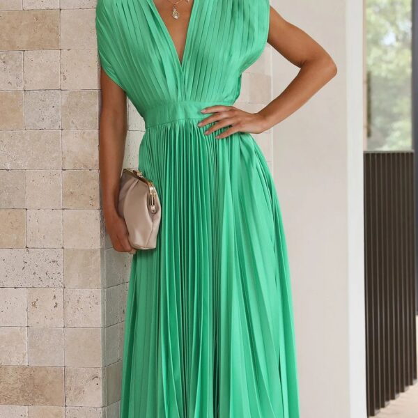 Chic and Breezy Women's Summer Dress - Sleeveless Round Neck Design for Effortless Style